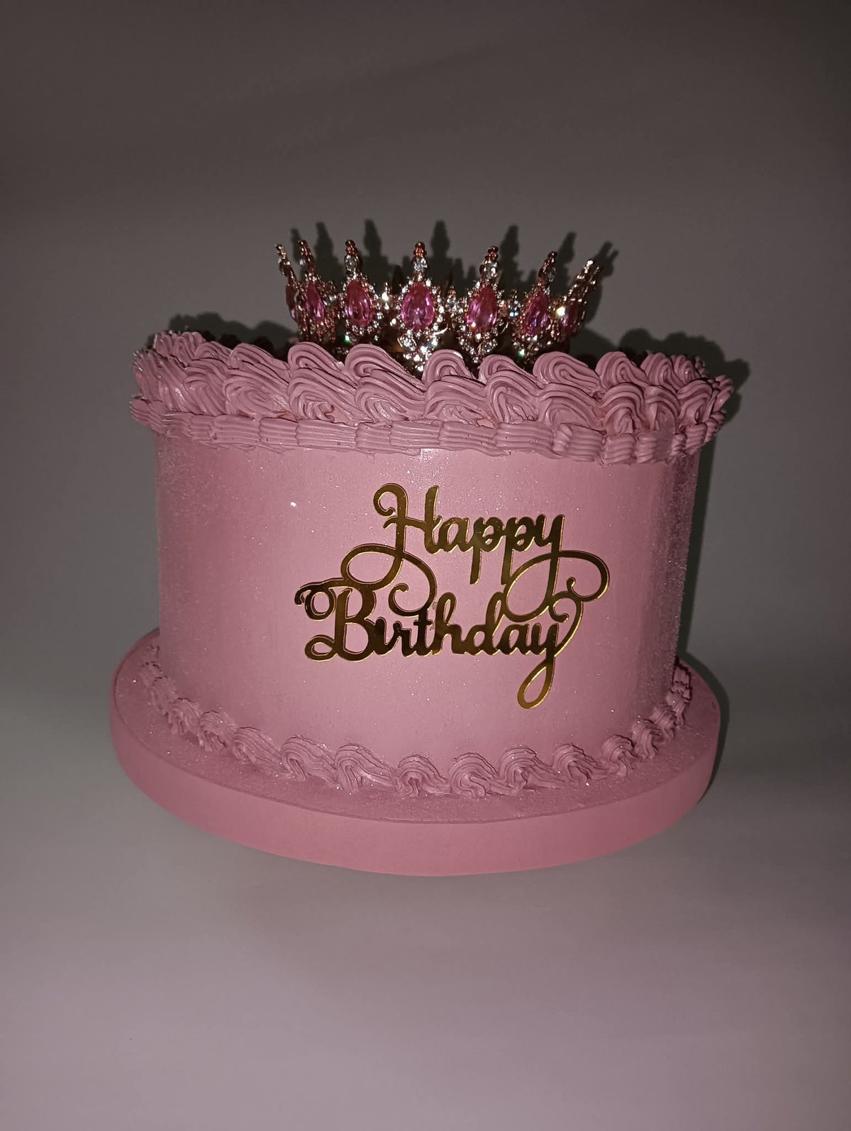 Torta scenografica con drappeggi e coroncina con glitter ✨