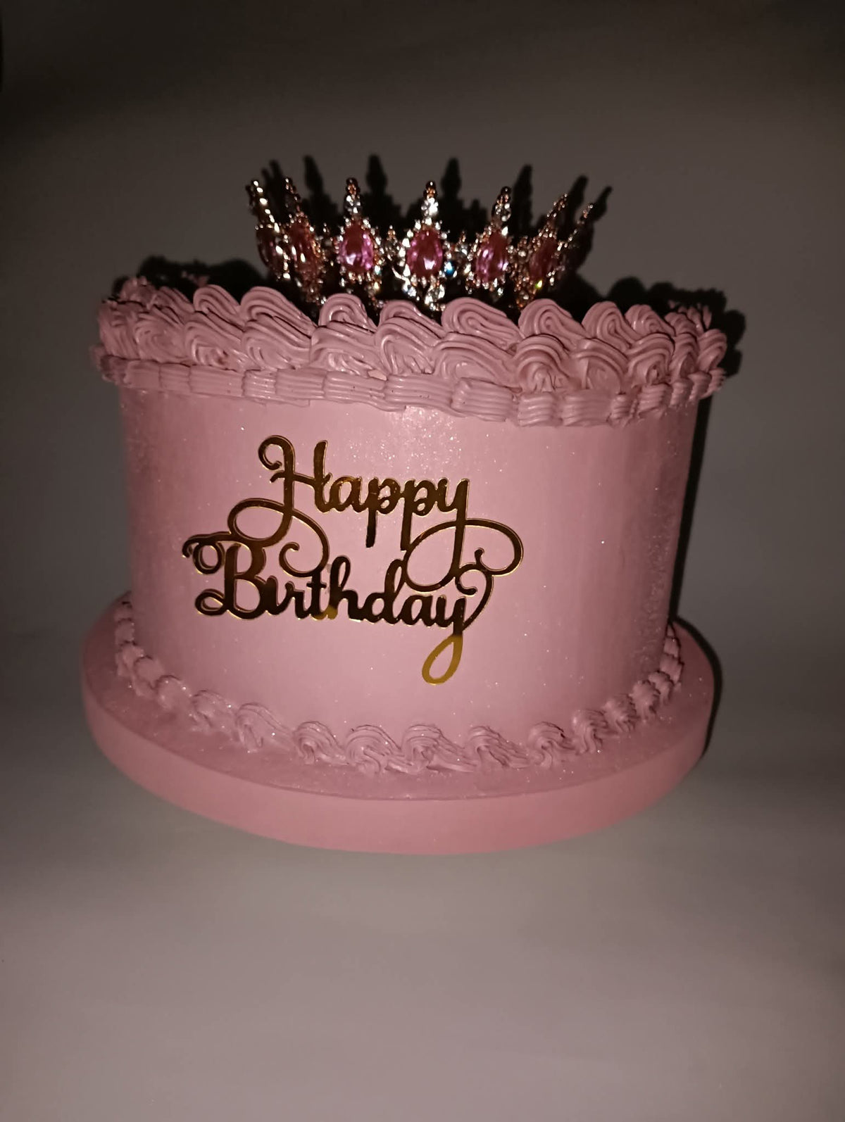 Torta scenografica con drappeggi e coroncina con glitter ✨